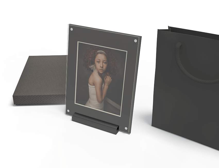 Magnetic frame with black mat (8x10 print)