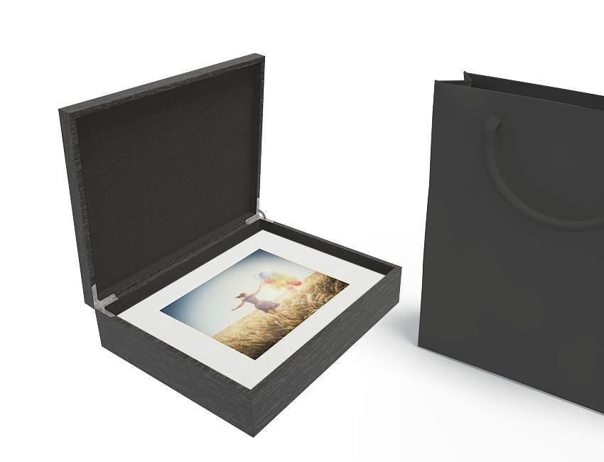 Signature Portrait Box (14x11) in Black with 20 10x8 Glossy Prints with Gift Bag