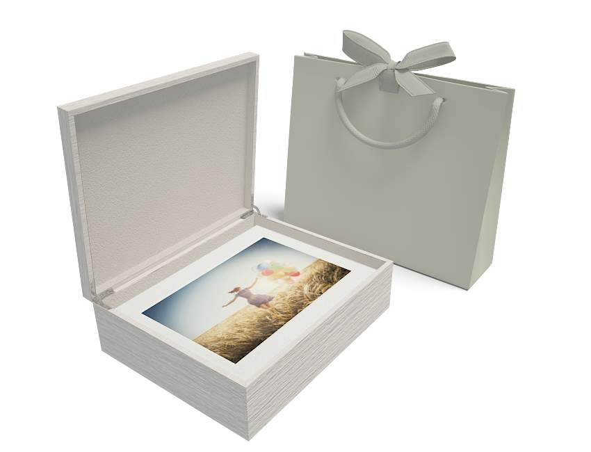 Sonia & Spice 19-08-25 Treasure Box +30 prints